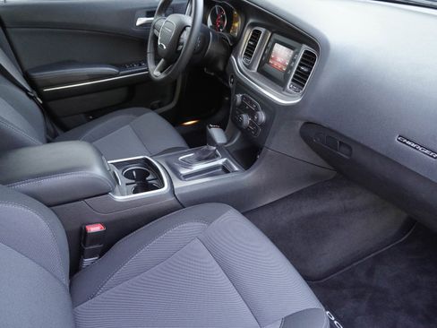 Used 2017 Dodge Charger SE AWD/4WD image 10