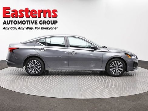 Used 2025 Nissan Altima 2.5 SV FWD image 4