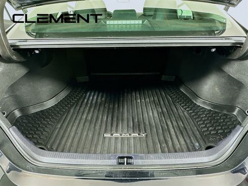 Used 2022 Toyota Camry LE image 10