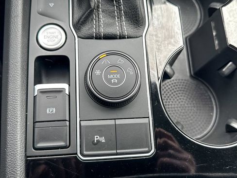 Used 2021 Volkswagen Atlas SEL R-Line image 37