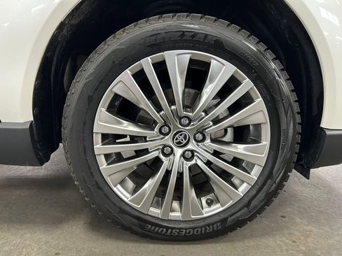 Used 2021 Toyota Venza XLE w/ Softex Package AWD/4WD image 32