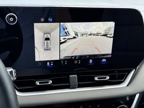 Used 2025 Chevrolet Equinox LT w/ Convenience Package II FWD image 17