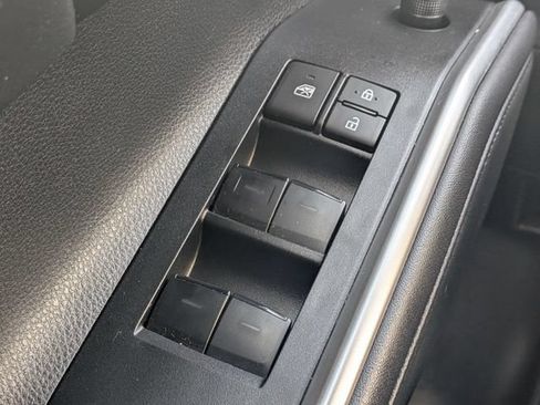 Used 2025 Toyota Highlander XLE FWD image 26