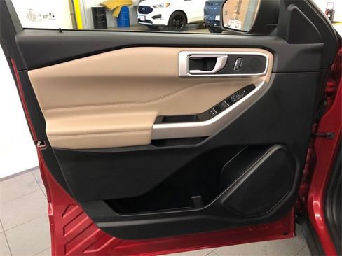 Used 2022 Ford Explorer XLT w/ Equipment Group 202A image 14