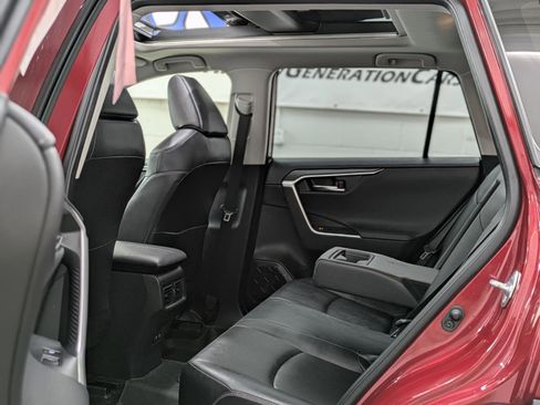 Used 2021 Toyota RAV4 Limited image 16