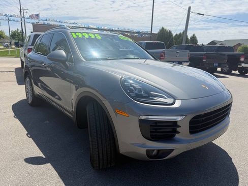 Used 2017 Porsche Cayenne AWD/4WD image 4