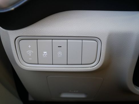 Certified 2025 Kia Soul LX FWD image 26