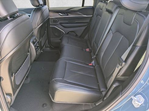 New 2026 Jeep Grand Cherokee Limited w/ Luxury Tech Group II AWD/4WD image 16