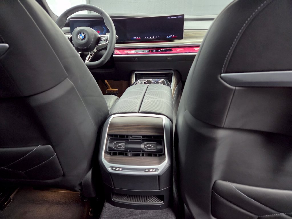 Certified 2023 BMW 760i xDrive AWD/4WD image 22