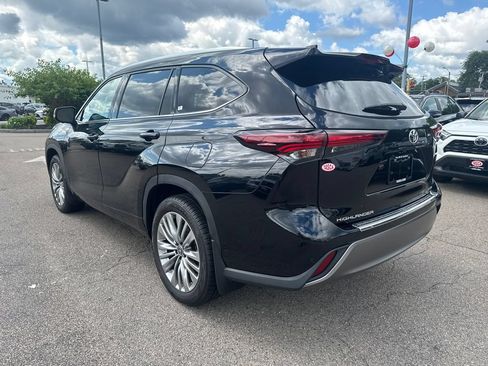 Used 2024 Toyota Highlander Platinum AWD/4WD image 5