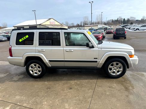 Used 2007 Jeep Commander Sport image 4