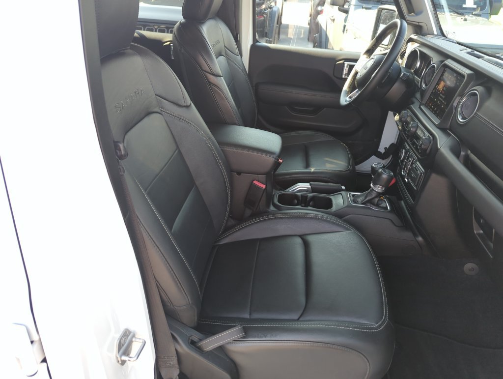 Used 2022 Jeep Wrangler Unlimited Sahara AWD/4WD image 34