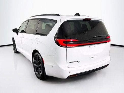 Used 2024 Chrysler Pacifica Touring-L w/ S Appearance Package image 7