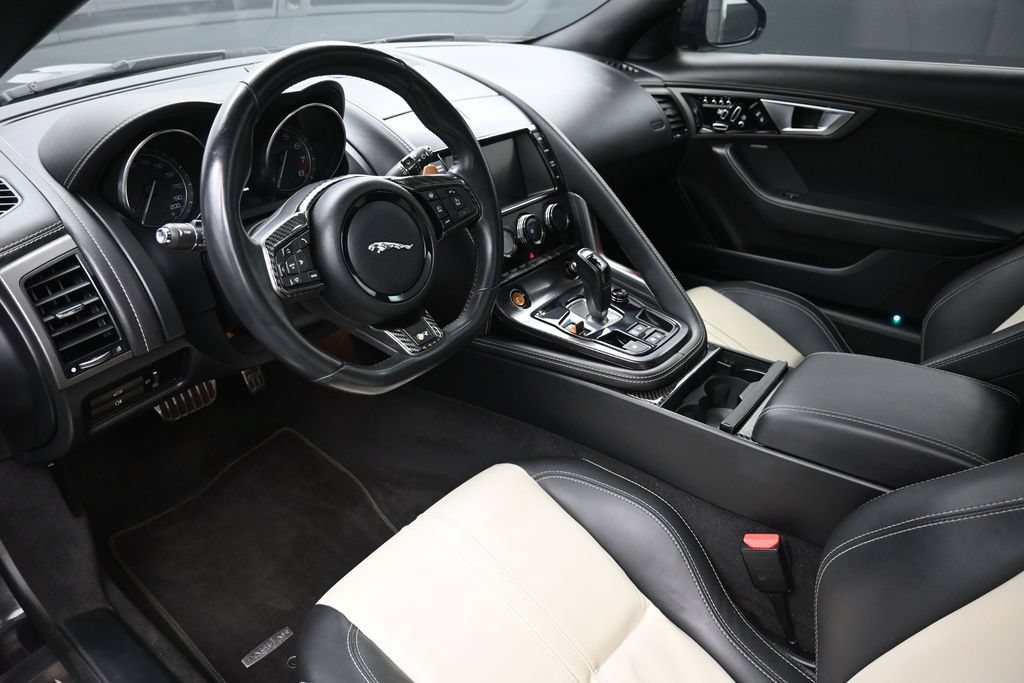 Used 2015 Jaguar F-TYPE R RWD image 17