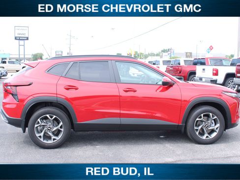 Used 2026 Chevrolet Trax LT w/ LT Convenience Package FWD image 2