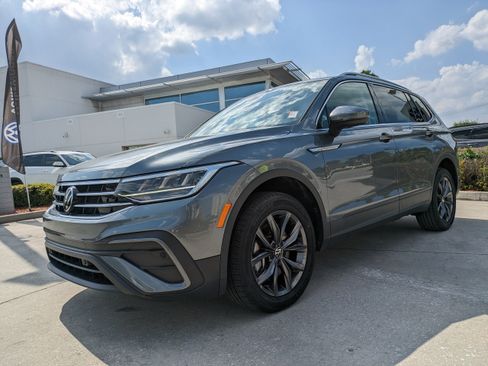 Certified 2023 Volkswagen Tiguan SE FWD image 8