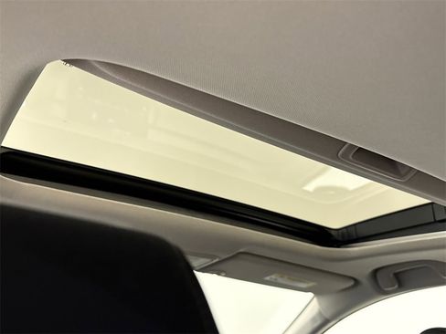 Certified 2025 Honda Accord SE image 12