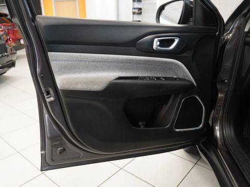 Used 2022 Jeep Compass Latitude AWD/4WD image 6
