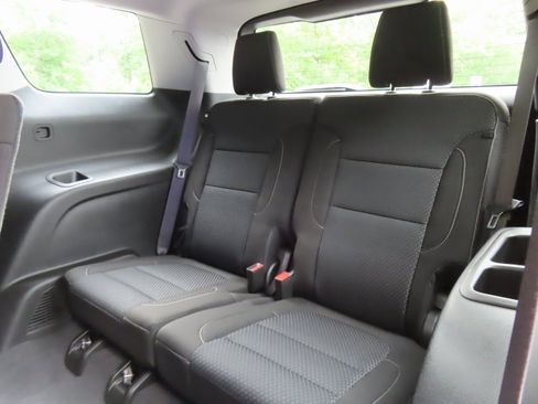 Used 2023 GMC Acadia SLE w/ Driver Convenience Package image 33