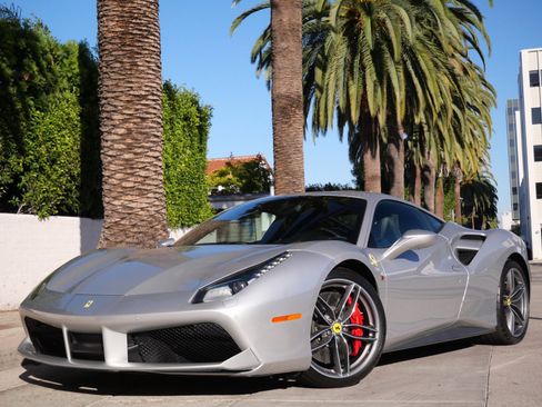 Used 2018 Ferrari 488 GTB image 3