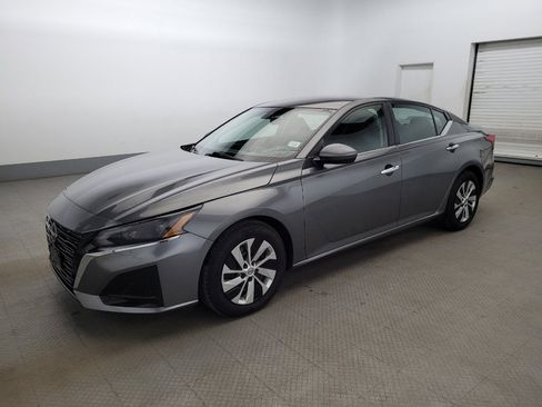 Used 2023 Nissan Altima 2.5 S image 2