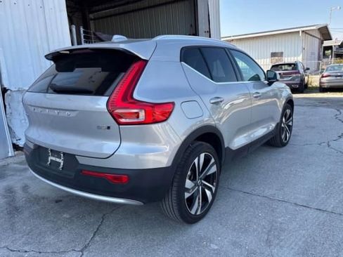 Used 2023 Volvo XC40 B5 Plus w/ Protection Package Premier image 2