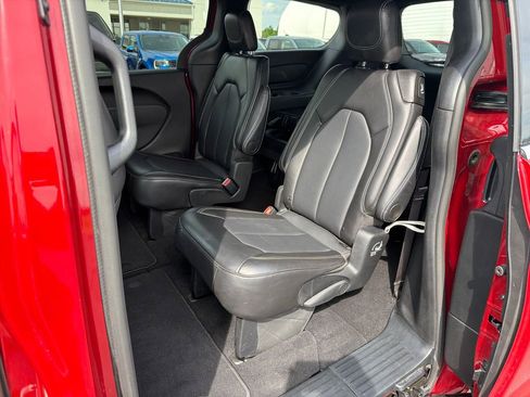 Used 2025 Chrysler Pacifica Select FWD image 23