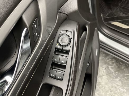 Certified 2023 Chevrolet Traverse LT w/ LT Premium Package image 9