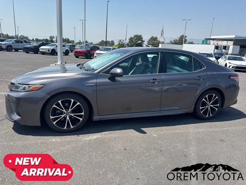 Used 2018 Toyota Camry SE FWD image 4