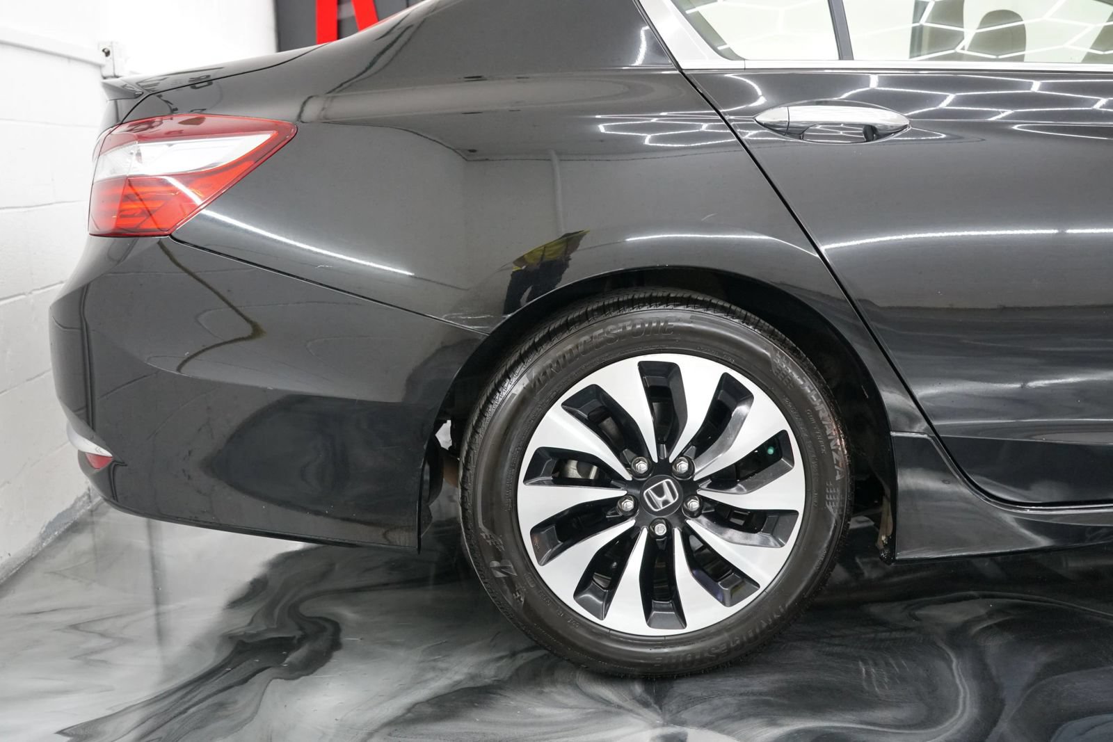 Used 2017 Honda Accord Touring image 12