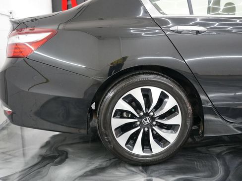 Used 2017 Honda Accord Touring image 12