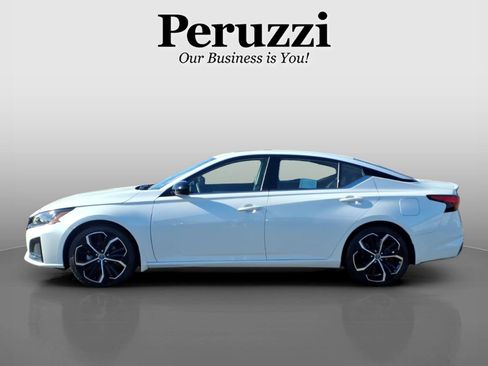 Certified 2023 Nissan Altima 2.5 SR w/ SR Premium Package FWD image 7