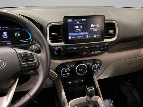 Used 2023 Hyundai Venue SEL FWD image 6