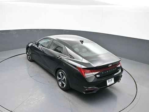 Certified 2023 Hyundai Elantra Limited w/ Preferred Accessory Package image 40