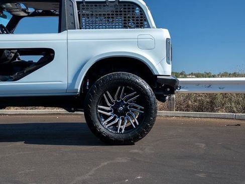 Used 2023 Ford Bronco 2-Door w/ Sasquatch Package AWD/4WD image 9