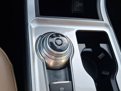 Used 2024 Ford Edge SEL w/ Convenience Package image 17