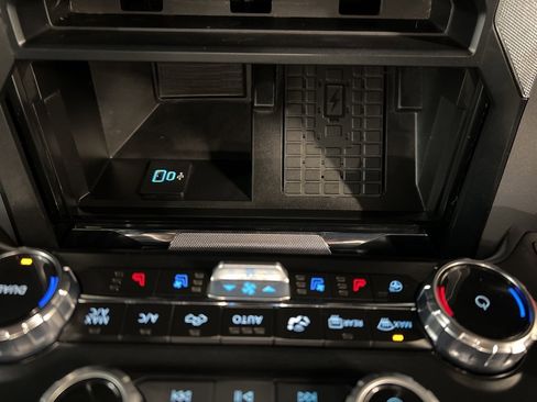 Used 2024 Ford F250 Lariat w/ Black Appearance Package image 14