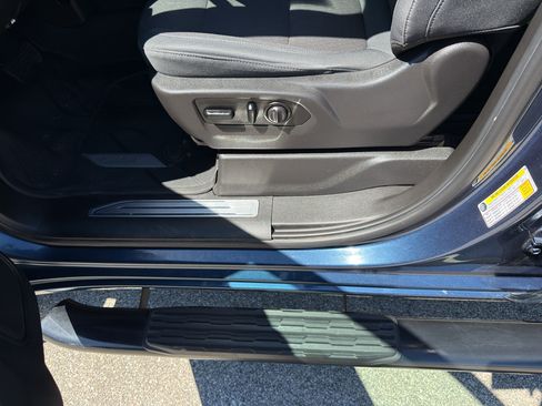 Used 2019 Chevrolet Silverado 1500 RST AWD/4WD image 16