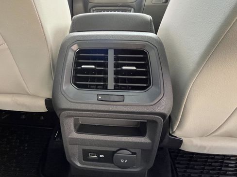 Used 2019 Volkswagen Tiguan SE w/ Panoramic Sunroof Package image 19