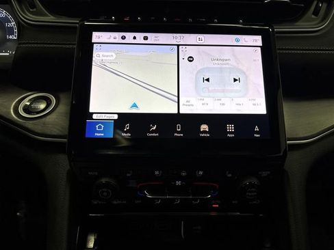 Used 2023 Jeep Grand Cherokee L Limited w/ Luxury Tech Group II image 9