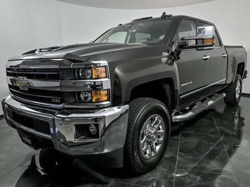 Used 2019 Chevrolet Silverado 2500 LTZ w/ Duramax Plus Package image 5