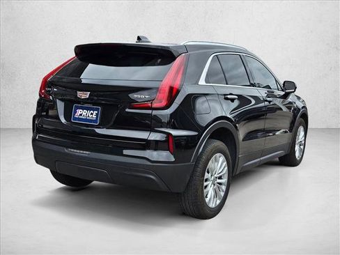 Used 2024 Cadillac XT4 Luxury w/ Cold Weather Package image 5
