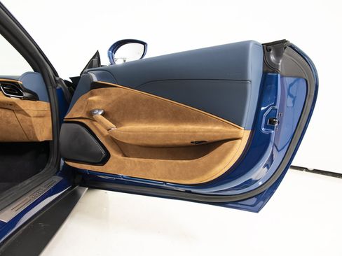 Certified 2025 Ferrari Roma Spider RWD image 23