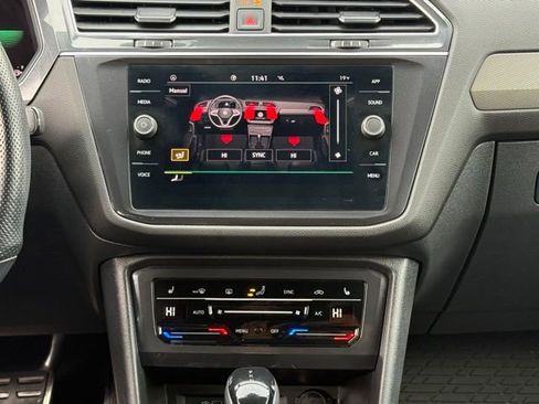 Used 2022 Volkswagen Tiguan SE R-Line image 29