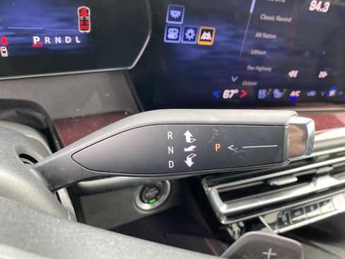 Used 2024 Chevrolet Traverse RS image 28