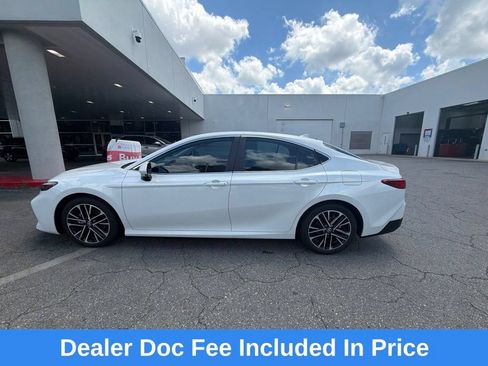 Used 2025 Toyota Camry XLE FWD image 1