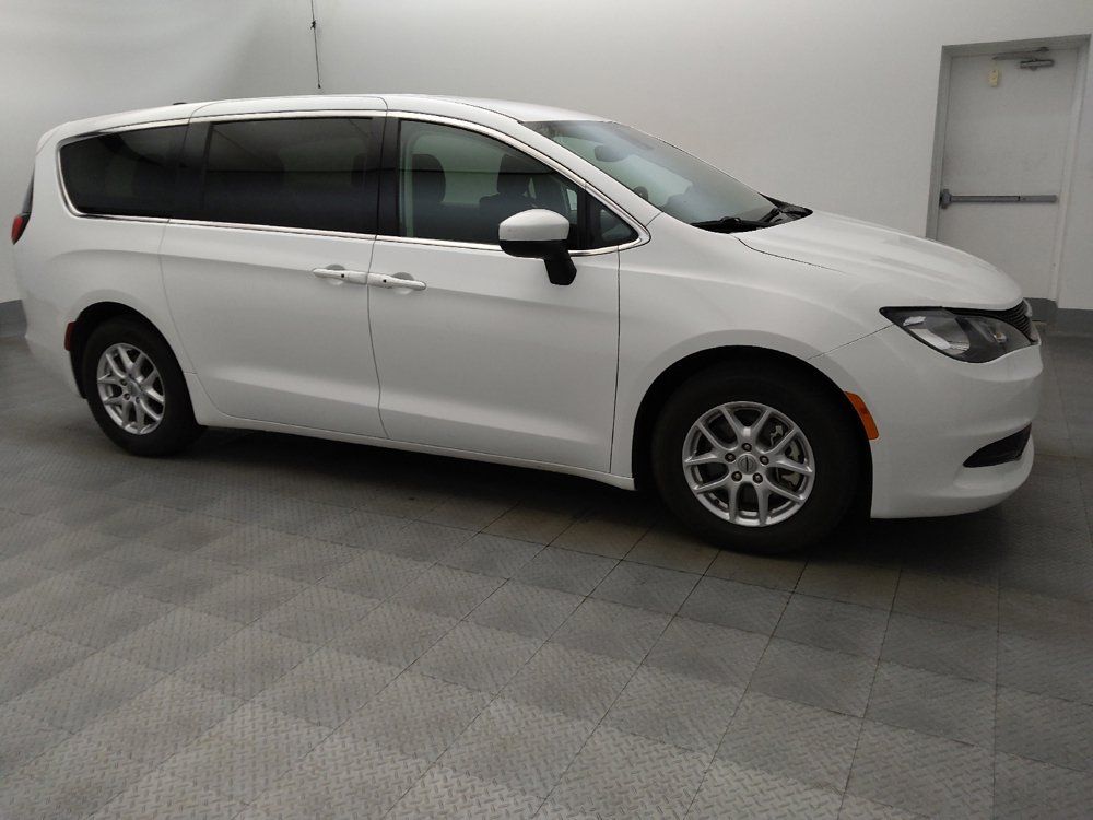 Used 2023 Chrysler Voyager LX FWD image 11
