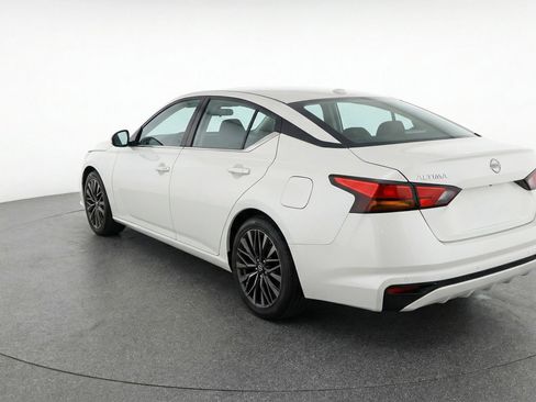 Used 2025 Nissan Altima 2.5 SV FWD image 6