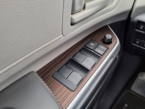 Certified 2023 Toyota Sienna LE FWD image 20