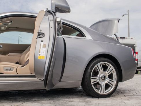 Used 2019 Rolls-Royce Wraith RWD image 46